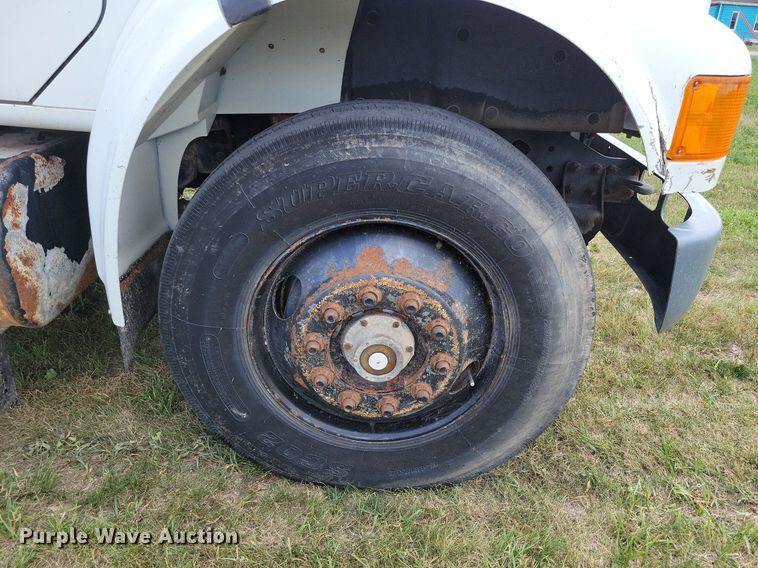 image for item JO9251 1990 International 4900  crane truck