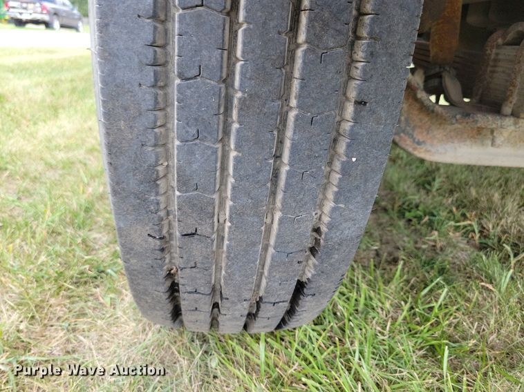 image for item JO9251 1990 International 4900  crane truck