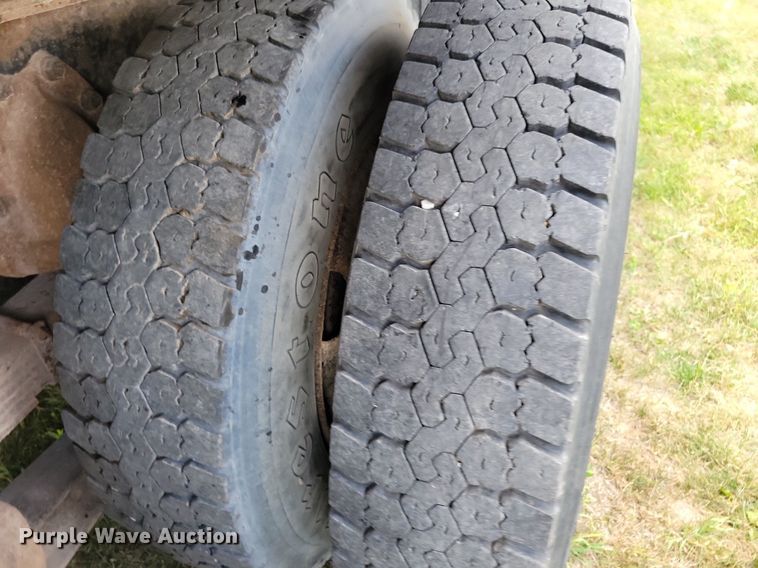 image for item JO9251 1990 International 4900  crane truck