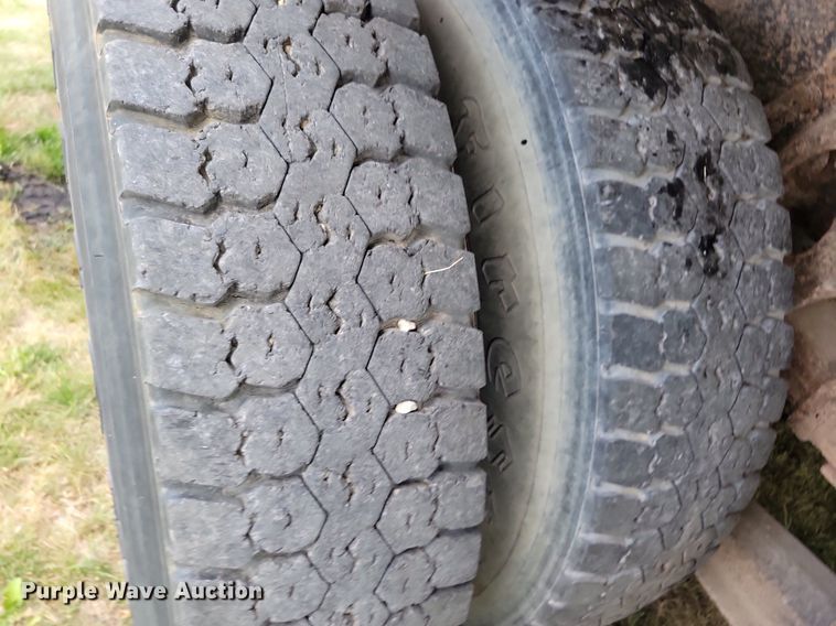 image for item JO9251 1990 International 4900  crane truck