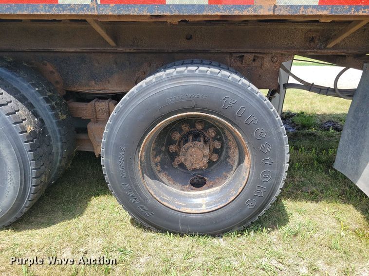 image for item JO9251 1990 International 4900  crane truck