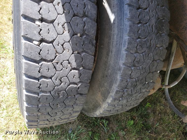 image for item JO9251 1990 International 4900  crane truck