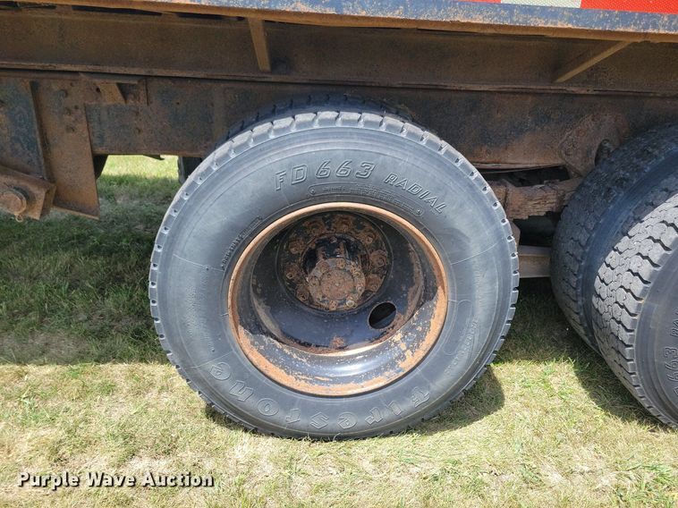 image for item JO9251 1990 International 4900  crane truck