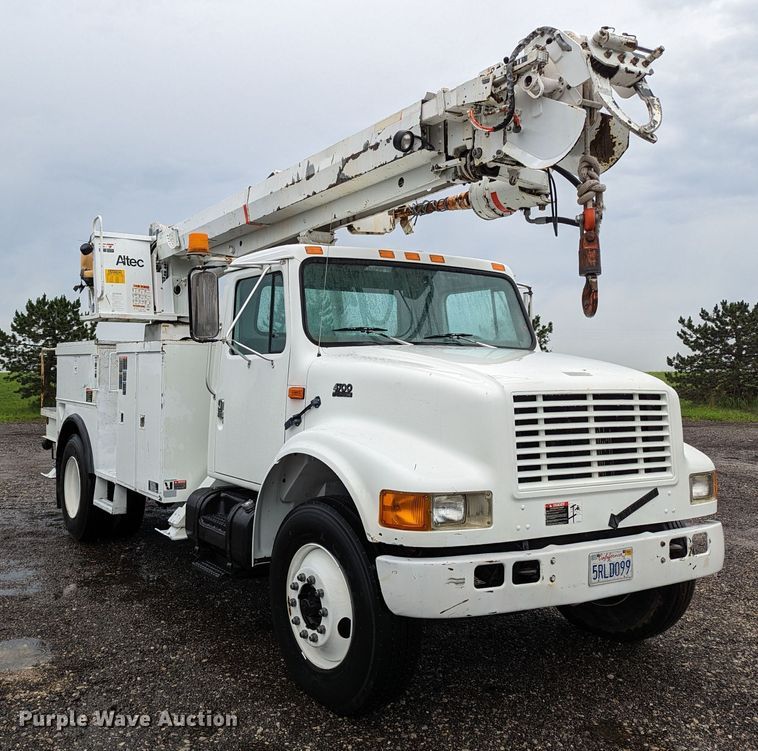 image for item KB9429 1998 International 4700  digger derrick truck