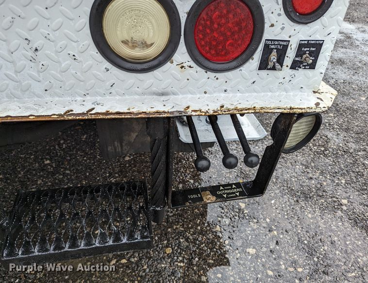 image for item KB9429 1998 International 4700  digger derrick truck