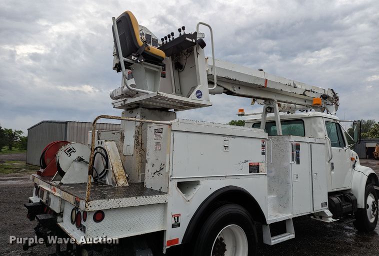 image for item KB9429 1998 International 4700  digger derrick truck