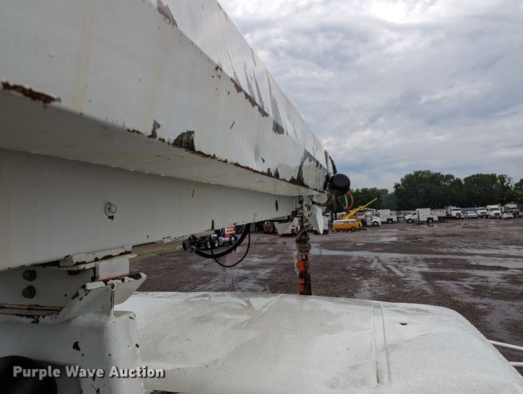 image for item KB9429 1998 International 4700  digger derrick truck