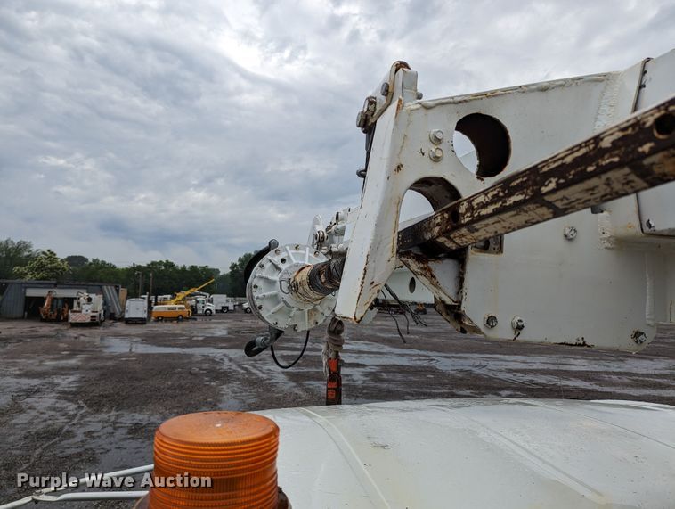 image for item KB9429 1998 International 4700  digger derrick truck