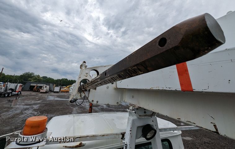 image for item KB9429 1998 International 4700  digger derrick truck