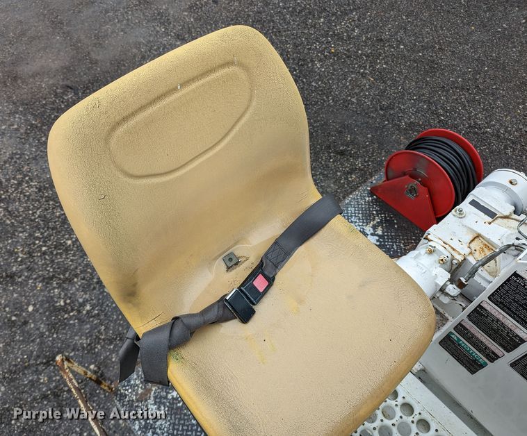 image for item KB9429 1998 International 4700  digger derrick truck