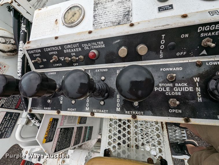 image for item KB9429 1998 International 4700  digger derrick truck