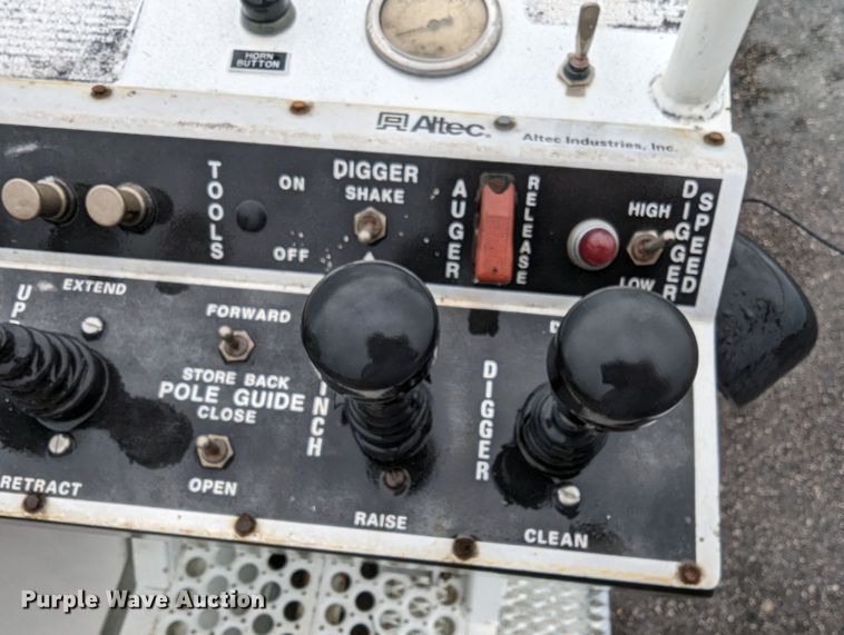 image for item KB9429 1998 International 4700  digger derrick truck