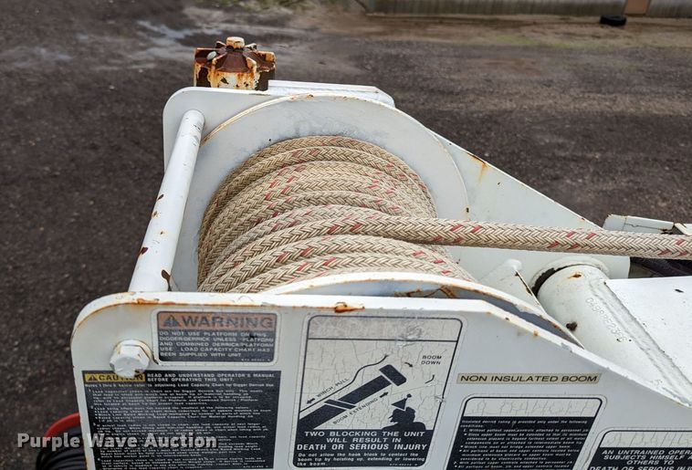 image for item KB9429 1998 International 4700  digger derrick truck