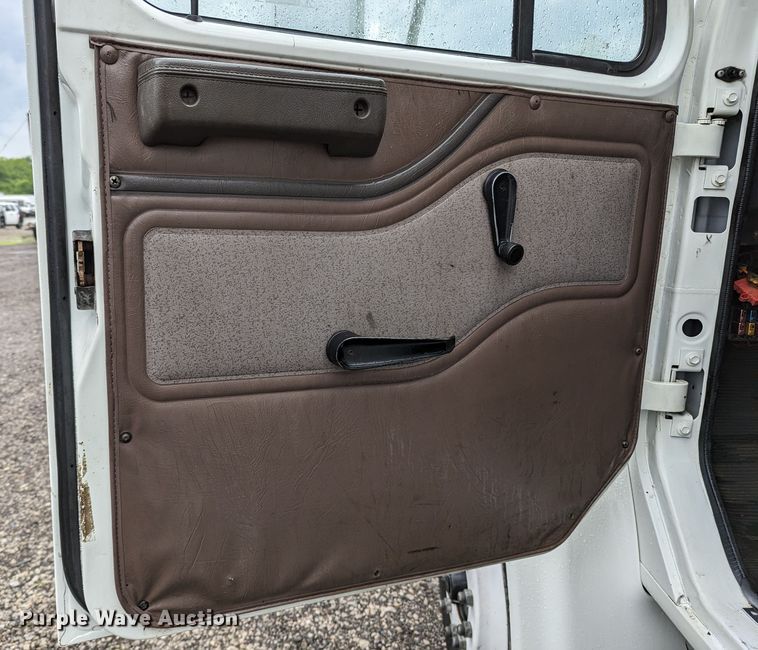 image for item KB9429 1998 International 4700  digger derrick truck