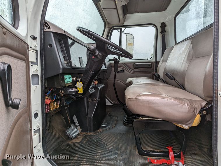 image for item KB9429 1998 International 4700  digger derrick truck