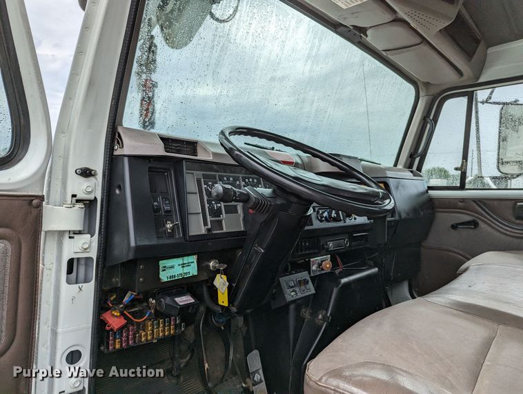 image for item KB9429 1998 International 4700  digger derrick truck