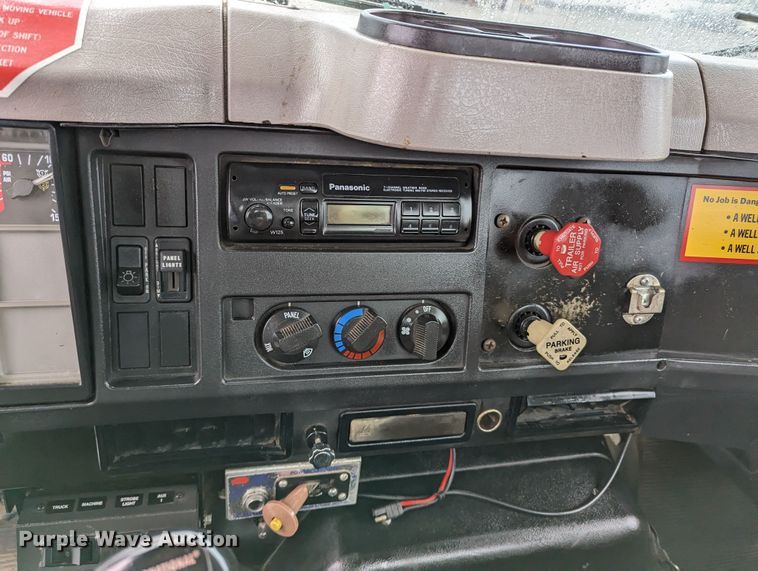 image for item KB9429 1998 International 4700  digger derrick truck