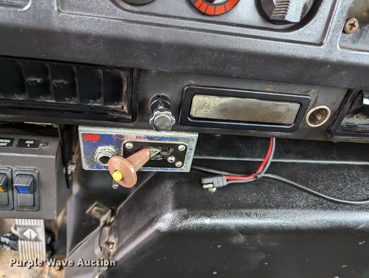 image for item KB9429 1998 International 4700  digger derrick truck