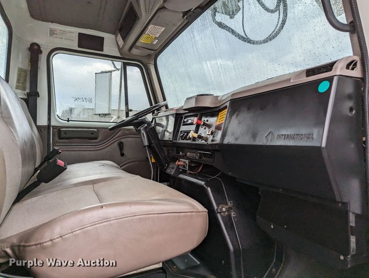 image for item KB9429 1998 International 4700  digger derrick truck