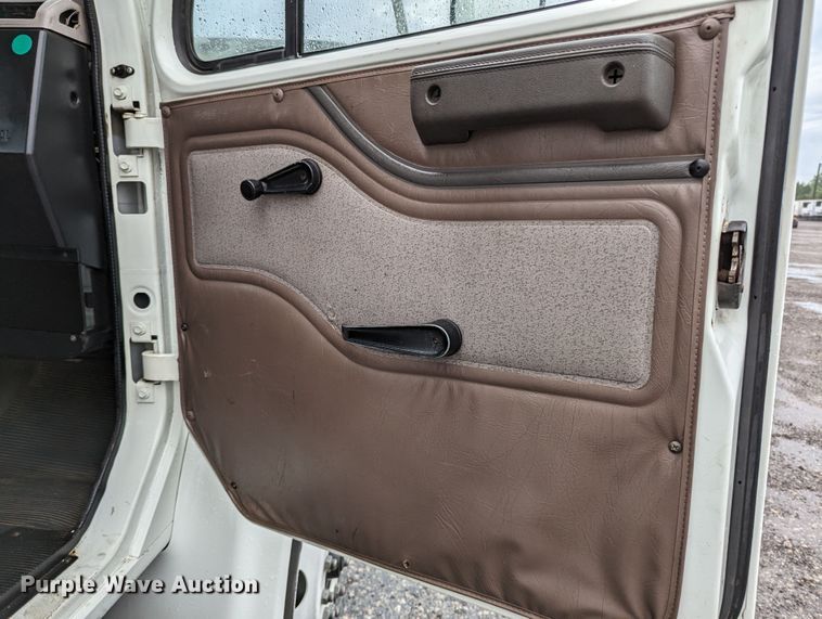 image for item KB9429 1998 International 4700  digger derrick truck