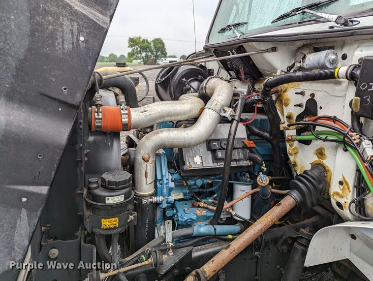 image for item KB9429 1998 International 4700  digger derrick truck