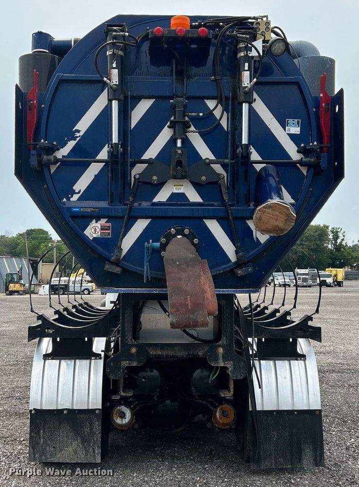 image for item KW9212 2012 Freightliner 114SD  sewer jetter truck