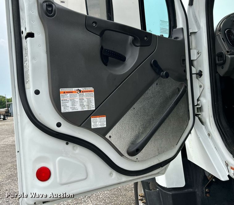 image for item KW9212 2012 Freightliner 114SD  sewer jetter truck