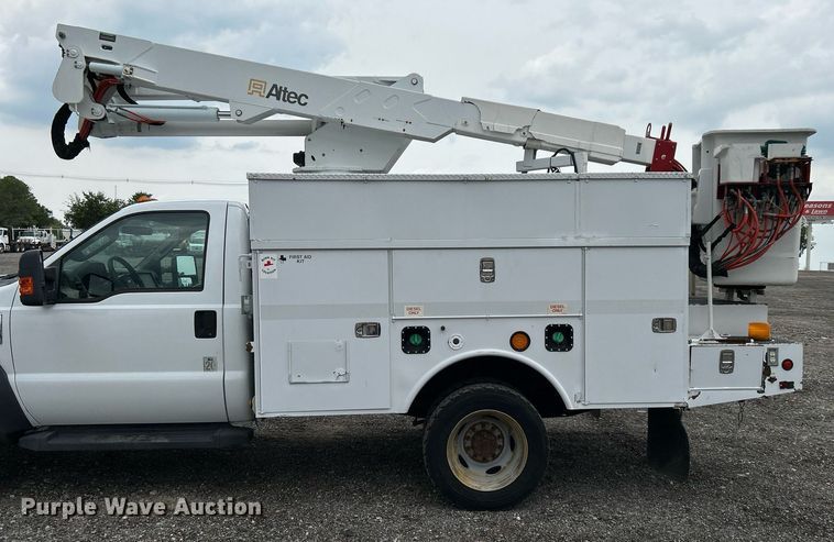 image for item KW9213 2008 Ford F550 Super Duty  bucket truck