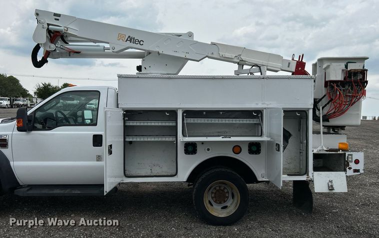 image for item KW9213 2008 Ford F550 Super Duty  bucket truck