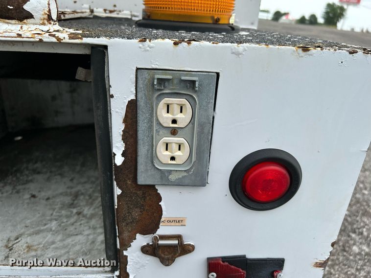 image for item KW9213 2008 Ford F550 Super Duty  bucket truck