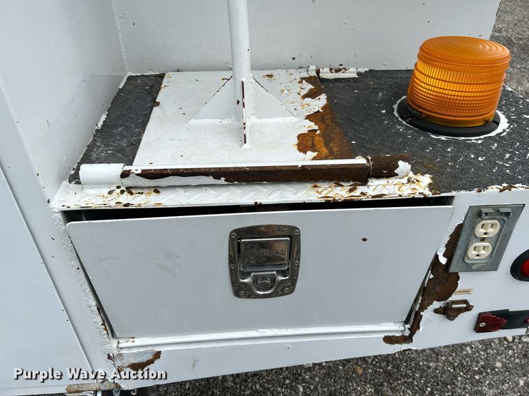 image for item KW9213 2008 Ford F550 Super Duty  bucket truck