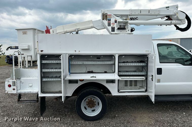 image for item KW9213 2008 Ford F550 Super Duty  bucket truck