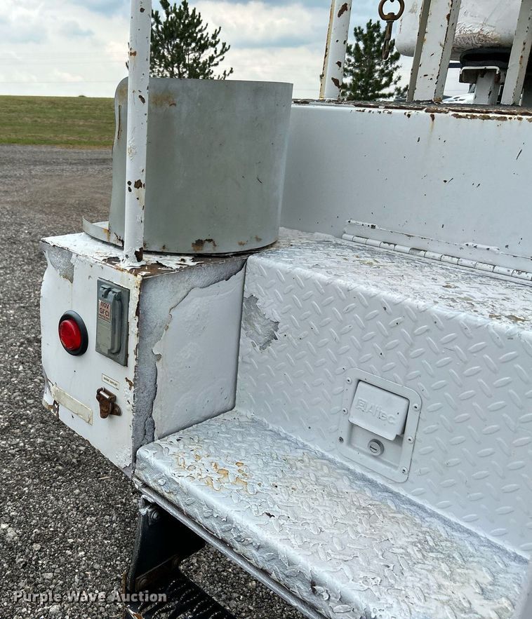 image for item KW9213 2008 Ford F550 Super Duty  bucket truck