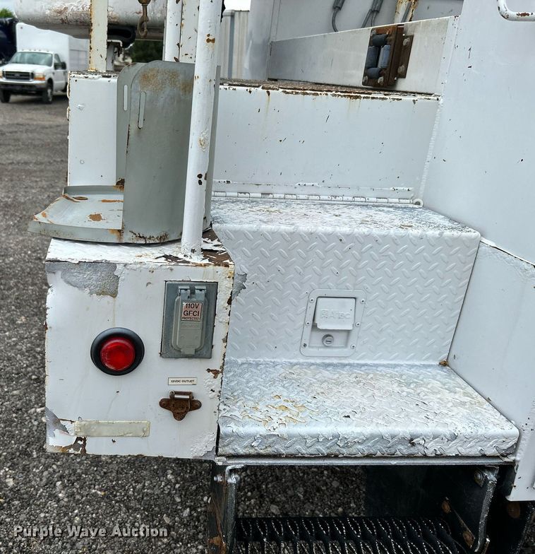 image for item KW9213 2008 Ford F550 Super Duty  bucket truck