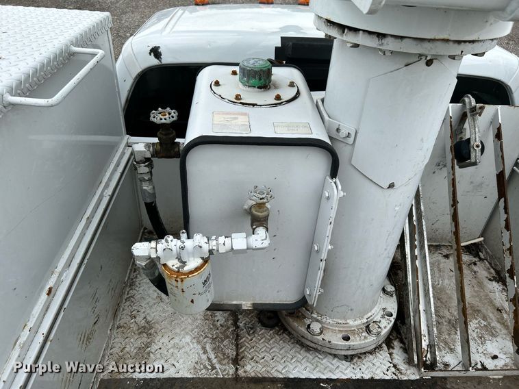 image for item KW9213 2008 Ford F550 Super Duty  bucket truck