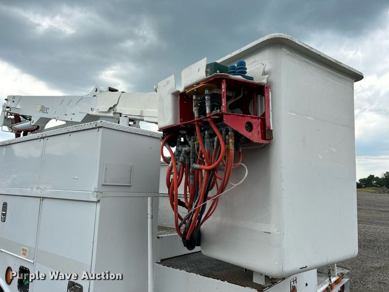 image for item KW9213 2008 Ford F550 Super Duty  bucket truck