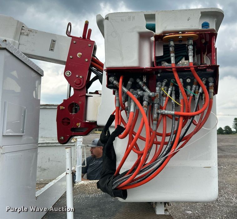 image for item KW9213 2008 Ford F550 Super Duty  bucket truck