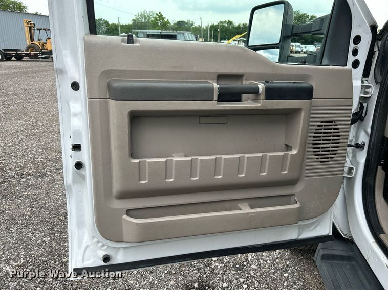 image for item KW9213 2008 Ford F550 Super Duty  bucket truck