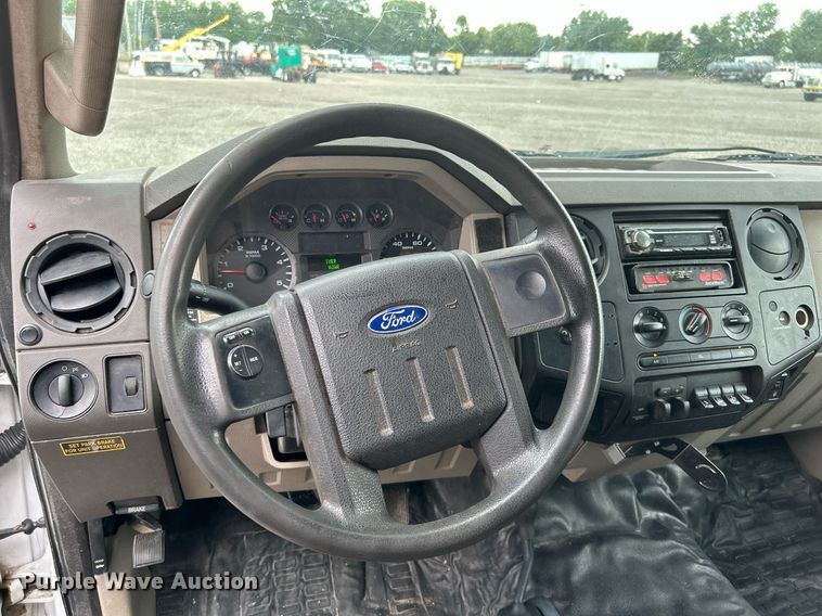 image for item KW9213 2008 Ford F550 Super Duty  bucket truck