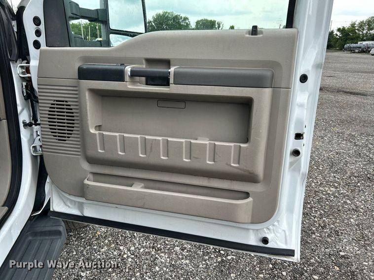 image for item KW9213 2008 Ford F550 Super Duty  bucket truck