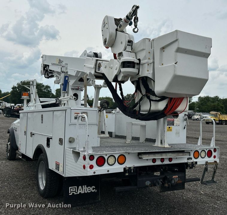 image for item KW9216 2013 Dodge Ram 5500HD  bucket truck