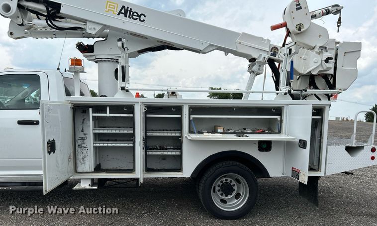 image for item KW9216 2013 Dodge Ram 5500HD  bucket truck