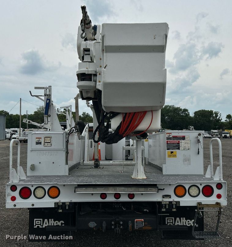 image for item KW9216 2013 Dodge Ram 5500HD  bucket truck