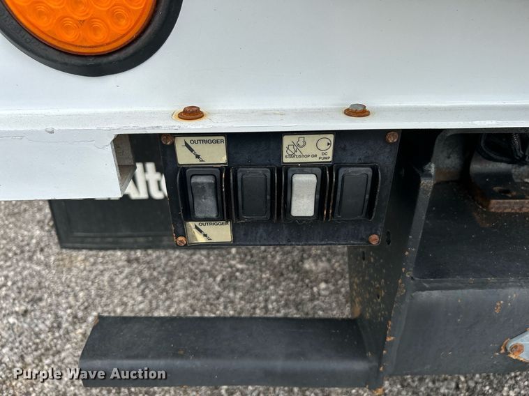 image for item KW9216 2013 Dodge Ram 5500HD  bucket truck