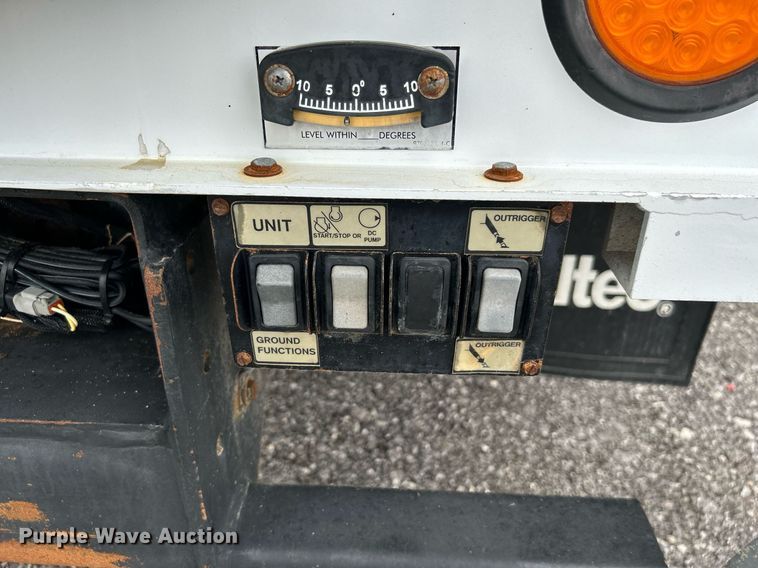 image for item KW9216 2013 Dodge Ram 5500HD  bucket truck