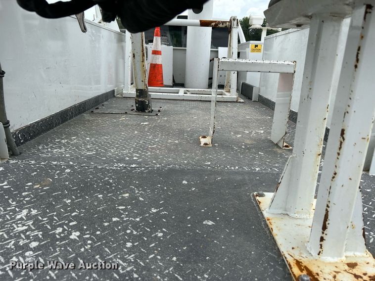 image for item KW9216 2013 Dodge Ram 5500HD  bucket truck