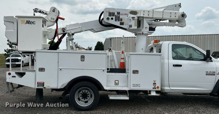 image for item KW9216 2013 Dodge Ram 5500HD  bucket truck