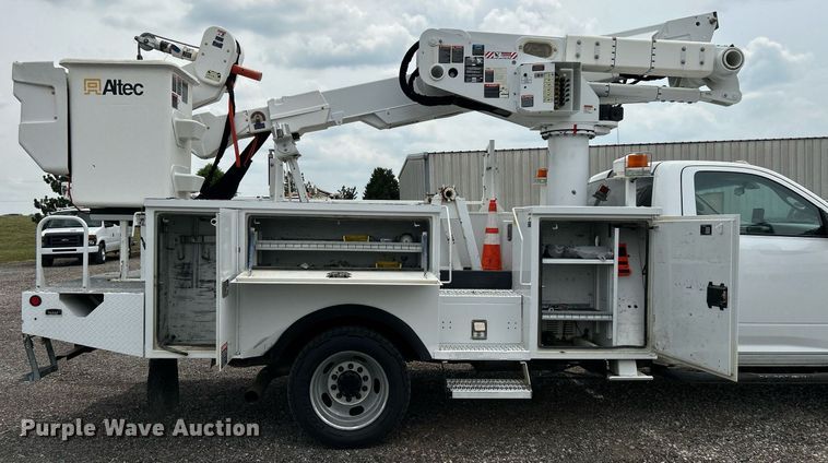 image for item KW9216 2013 Dodge Ram 5500HD  bucket truck