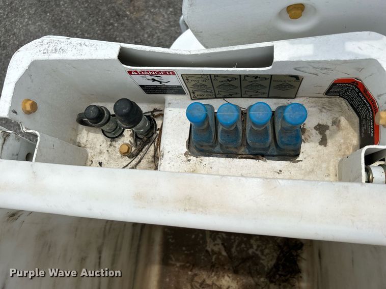 image for item KW9216 2013 Dodge Ram 5500HD  bucket truck