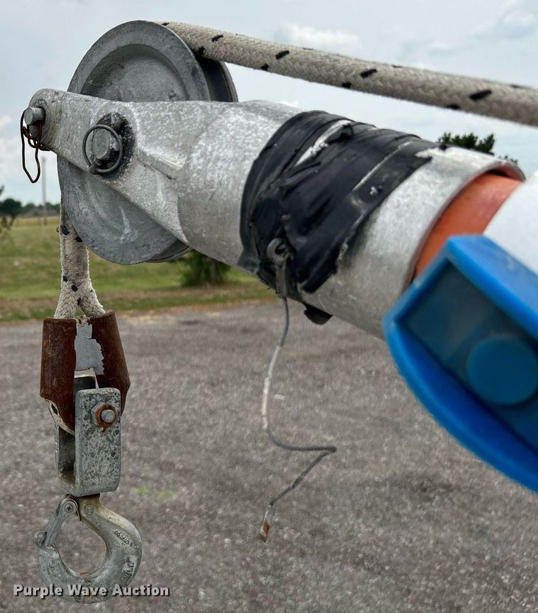 image for item KW9216 2013 Dodge Ram 5500HD  bucket truck